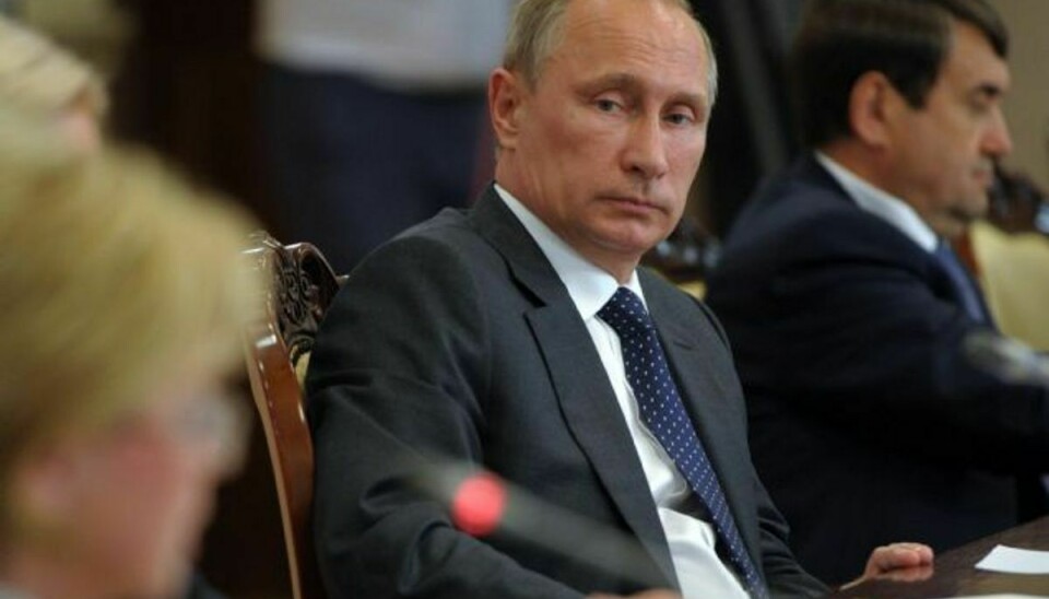Vladimir Putin vil have folk til at holde ferie på grund af corona-smitten i Rusland.