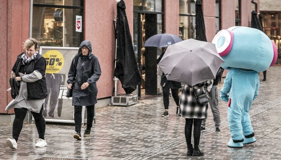 Mandag er der spredte byger i vente. Men også sol.