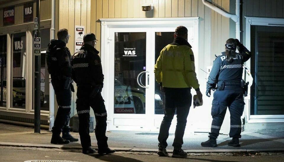 Den 37-årige dansker 'erkender forholdene' efter onsdag aftens angreb i Kongsberg i Norge, der kostede fem danskere livet.