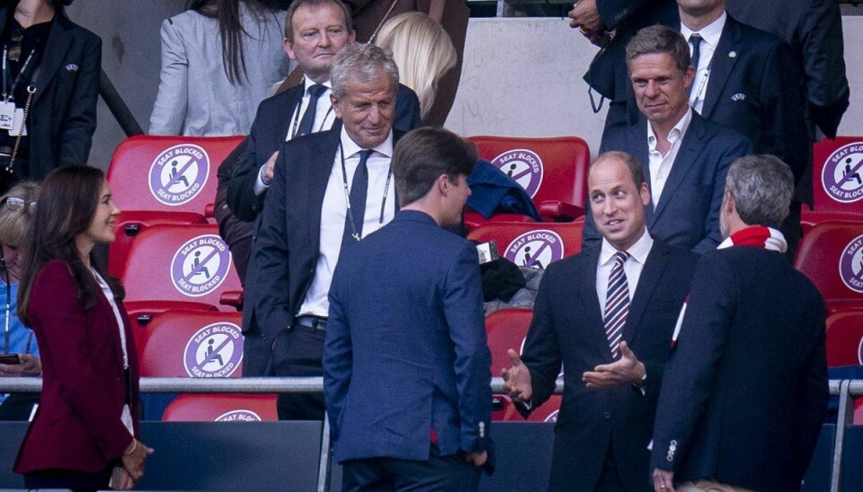 Prins William hilste på Prins Christian og kronprins Frederik før semifinalen i EM i fodbold mellem England og Danmark på Wembley i juli. Her blev det også til en kort snak mellem de tre, der alle sad på VIP-pladserne på det engelske nationalstadion. (Arkivfoto).