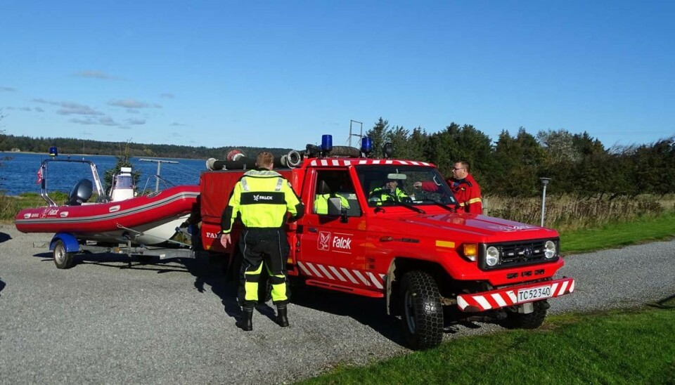 Død kvinde fundet i vandkanten