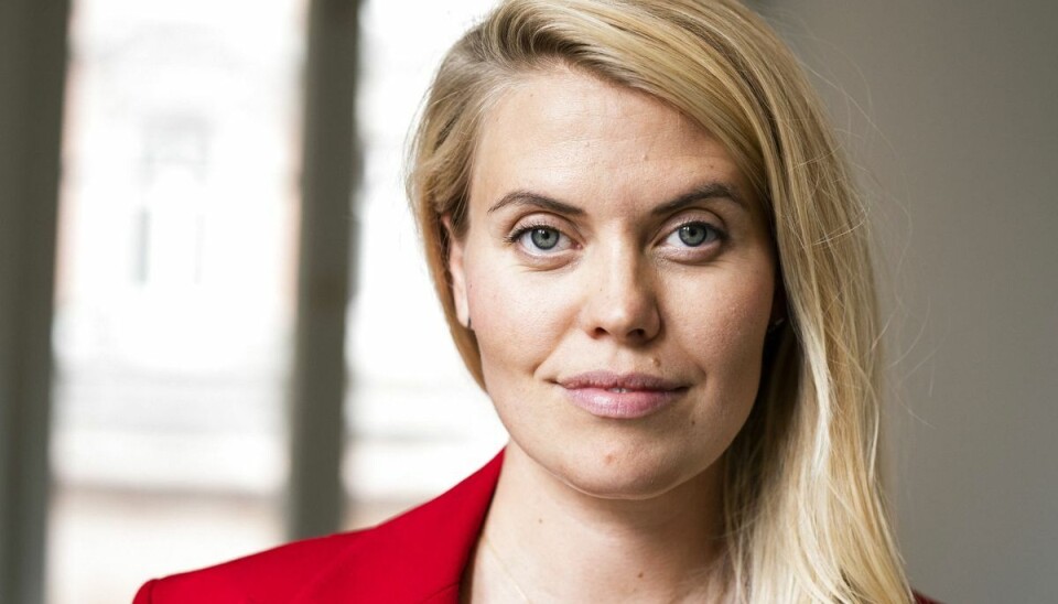 Skuespiller Anna Stokholm har mange scener over for Lotte Andersen i fjerde sæson af 'Sygeplejeskolen', som i øjeblikket løber over skærmen på TV 2 Charlie. - Vi havde en del scener sammen, og derfor skulle vi have en connection, selv om vi jo spiller dødeligt uvenner, siger Anna Stokholm om sin kollega. Skuespiller Anna Stokholm har mange scener over for Lotte Andersen i fjerde sæson af 'Sygeplejeskolen', som i øjeblikket løber over skærmen på TV 2 Charlie. - Vi havde en del scener sammen, og derfor skulle vi have en connection, selv om vi jo spiller dødeligt uvenner, siger Anna Stokholm om sin kollega.