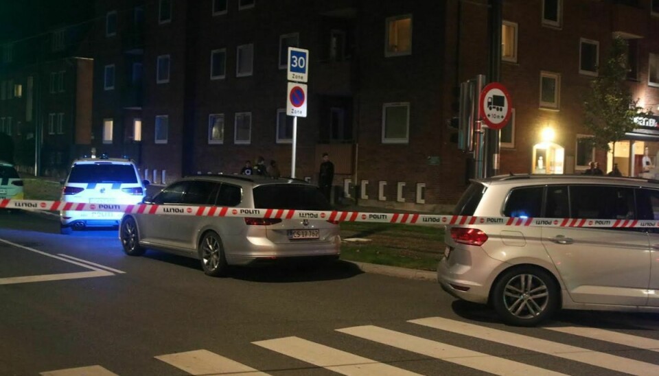 Politiet er tilstede i Odense, hvor en person er ramt at en kniv