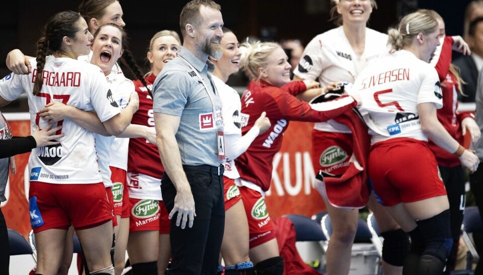 Klavs Bruun Jørgensen, her i tiden som damelandstræner, rummer en langt større og blødere side, i forhold til hvordan medierne fremstiller ham, mener træneren selv. (Arkivfoto) Klavs Bruun Jørgensen, her i tiden som damelandstræner, rummer en langt større og blødere side, i forhold til hvordan medierne fremstiller ham, mener træneren selv. (Arkivfoto)
