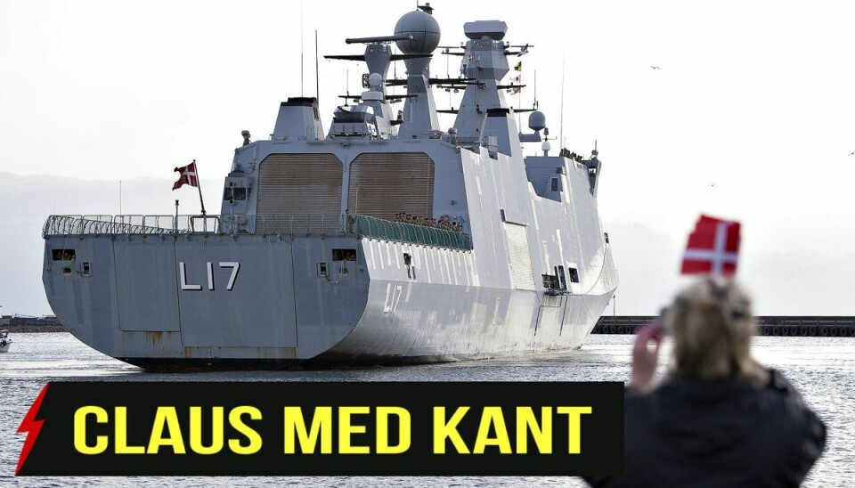 Fregatten Esbern Snare skal nu til Afrika for at dele gummibåde og madpakker ud til de lokale pirater.