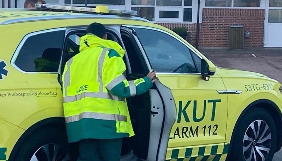 Manden blev kørt på hospitalet efter at være blevet genoplivet.