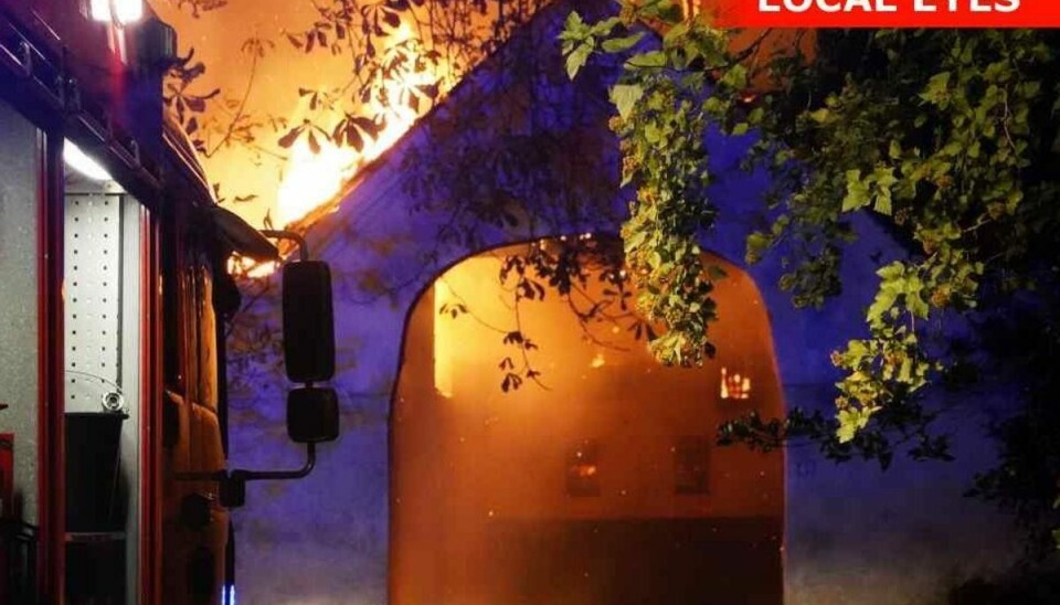 Gårdbrand: Kæmper stadig mod ilden