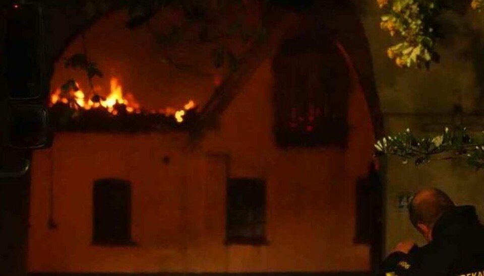 Gårdbrand: Kæmper stadig mod ilden