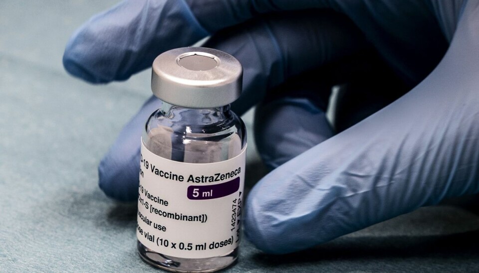 Omkring 145.000 borgere har fået et stik med en vaccine fra AstraZeneca og derefter en mRNA-vaccine. De tilbydes nu et tredje stik for lettere at kunne rejse. (Arkivfoto) Omkring 145.000 borgere har fået et stik med en vaccine fra AstraZeneca og derefter en mRNA-vaccine. De tilbydes nu et tredje stik for lettere at kunne rejse. (Arkivfoto)