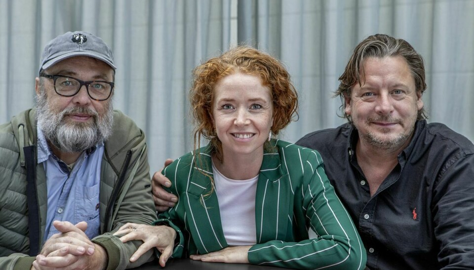 Anders W. Berthelsen og Johanne Louise Schmidt ses her sammen med filmens instruktør og medforfatter Henrik Ruben Genz.