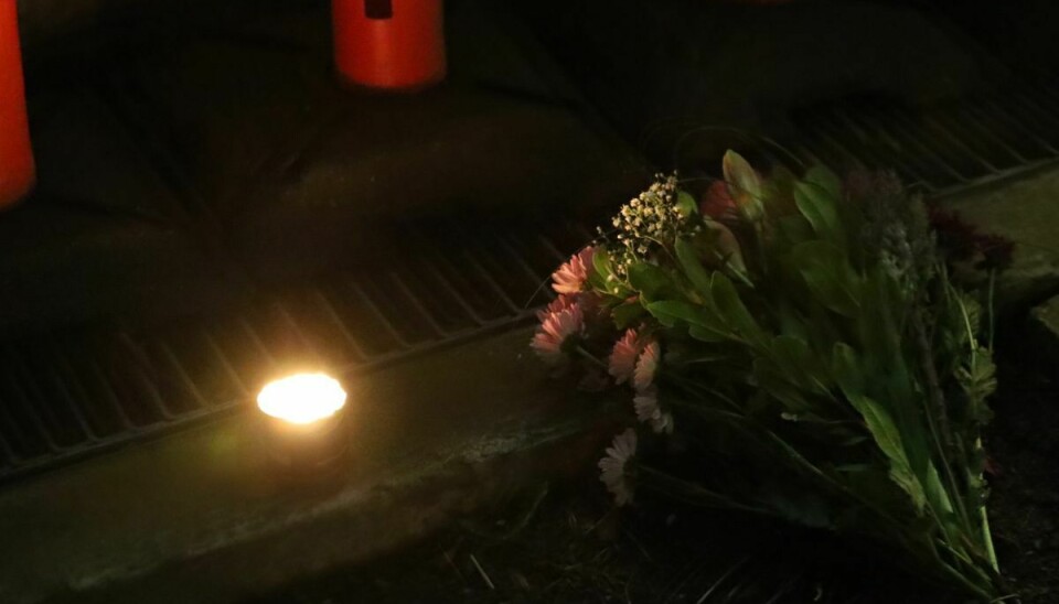 De første blomster er allerede blevet lagt og det første lys tændt for den seks-årige dreng.