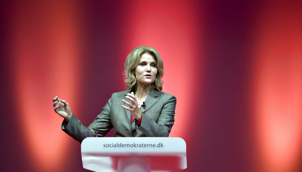 Helle Thorning-Schmidt var formand for Socialdemokratiet, da hun blev orienteret om, at den dengang 34-årige Jeppe Kofod i forbindelse med et DSU-stævne havde haft sex med en 15-årig pige. - Det blev jeg rasende over, og jeg tænkte, at det var virkelig klamt, og at han var en idiot, siger Thorning i bogen. Men hun synes også, at den nuværende udenrigsminister nu har sagt undskyld og har udstået sin straf - og at man derfor godt kan forsvare, at han i dag er udenrigsminister. (Arkivfoto). Helle Thorning-Schmidt var formand for Socialdemokratiet, da hun blev orienteret om, at den dengang 34-årige Jeppe Kofod i forbindelse med et DSU-stævne havde haft sex med en 15-årig pige. - Det blev jeg rasende over, og jeg tænkte, at det var virkelig klamt, og at han var en idiot, siger Thorning i bogen. Men hun synes også, at den nuværende udenrigsminister nu har sagt undskyld og har udstået sin straf - og at man derfor godt kan forsvare, at han i dag er udenrigsminister. (Arkivfoto).
