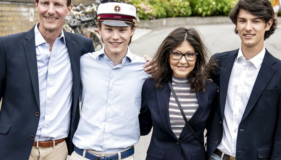 Både prins Felix og prins Nikolai har valgt at afbryde deres militære uddannelser. Både prins Felix og prins Nikolai har valgt at afbryde deres militære uddannelser.