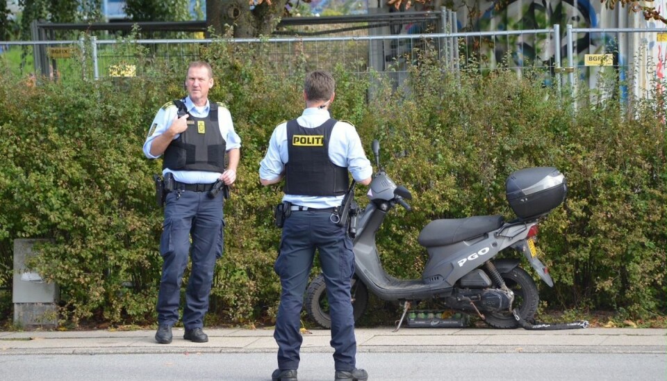 En knallert og en cyklist stødte sammen