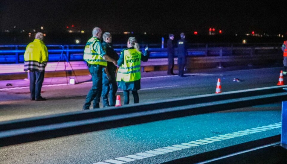 -Spritbilist efterlod kvæstet kammerat Politiet måtte lede efter en bilist, som er sigtet for at flygte fra et gerningssted