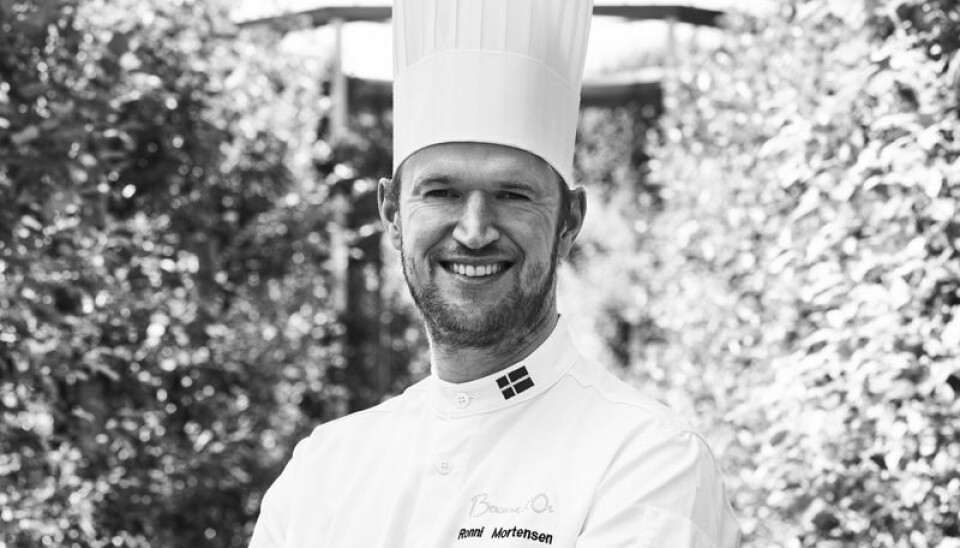 Den danske Geranium-kok og assisterende køkkenchef Ronni Vexøe Mortensen har kvalificeret sig til det uofficielle verdensmesterskab for kokke, Bocuse d'Or, hvor han skal forsøge at tage sejren. Han har tidligere været assistent ved Bocuse d'Or, men i år er han altså for første gang Danmarks kandidat. Den danske Geranium-kok og assisterende køkkenchef Ronni Vexøe Mortensen har kvalificeret sig til det uofficielle verdensmesterskab for kokke, Bocuse d'Or, hvor han skal forsøge at tage sejren. Han har tidligere været assistent ved Bocuse d'Or, men i år er han altså for første gang Danmarks kandidat.