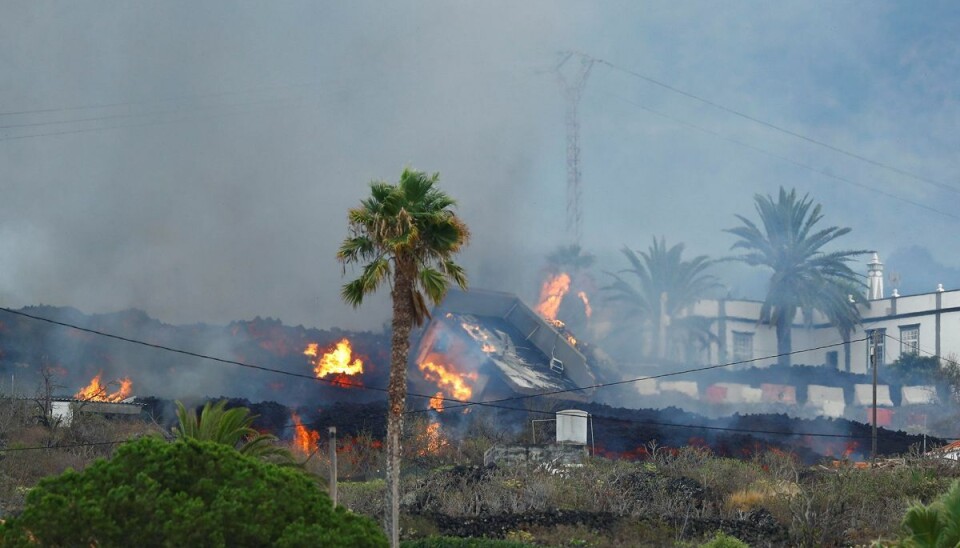 A house burns due to lava following the eruption of a volcano in the Cumbre Vieja national park, in the residential area of Los Campitos at Los Llanos de Aridane, on the Canary Island of La Palma, Spain, September 20, 2021. REUTERS/Borja Suarez