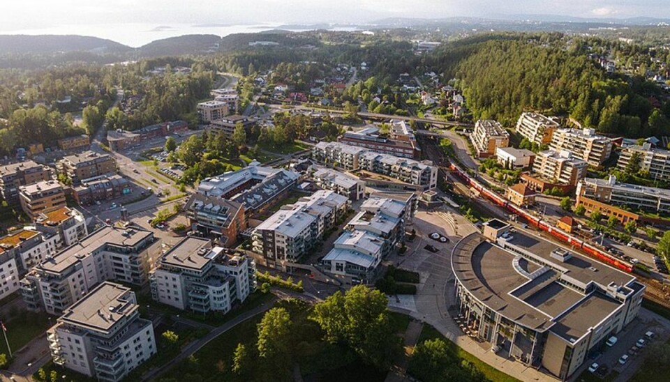 Det var i et hus i området Kolbotn, at de to lig blev fundet