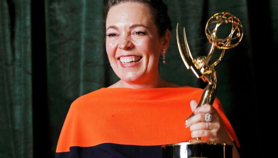 Olivia Colman, der portrætterer dronning Elizabeth i serien The Crown, vandt prisen for Bedste skuespillerinde i en dramaserie Olivia Colman, der portrætterer dronning Elizabeth i serien The Crown, vandt prisen for Bedste skuespillerinde i en dramaserie