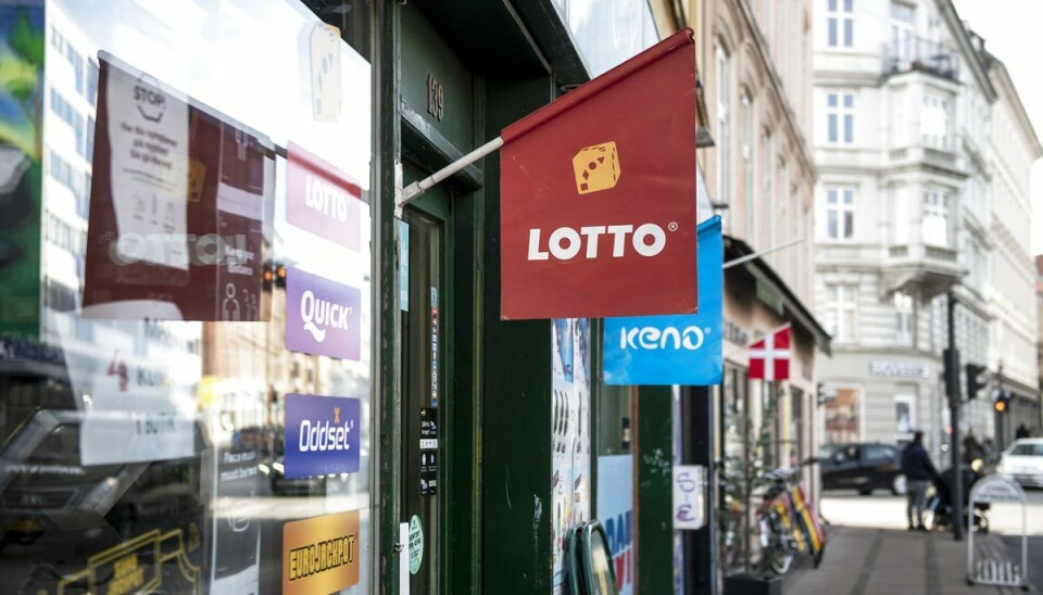 En heldig vinder kan se frem til 10.000 ekstra på kontoen hver måned i 10 år. En heldig vinder kan se frem til 10.000 ekstra på kontoen hver måned i 10 år.