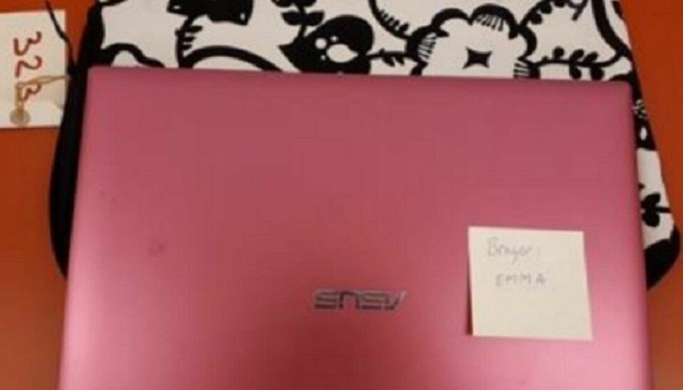 Denne lyserøde computer har en bruger, der hedder Emma. Ved du, hvem hun er? KLIK videre og se flere af de ting, som politiet søger ejerne til. Foto: Sydøstjyllands Politi.