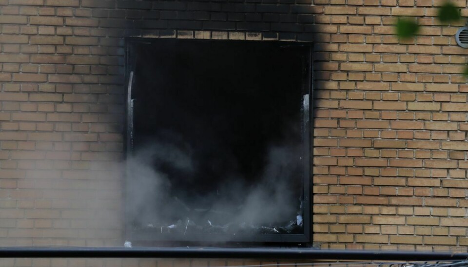 Flere beboere i et boligkompleks kunne ikke komme ud i forbindelse med en lejlighedsbrand