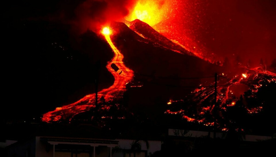 Et vulkanudbrud på den spanske ferieø La Palma har fået den spanske premierminister til at udskyde sin deltagelse i FN's Generalforsamling.