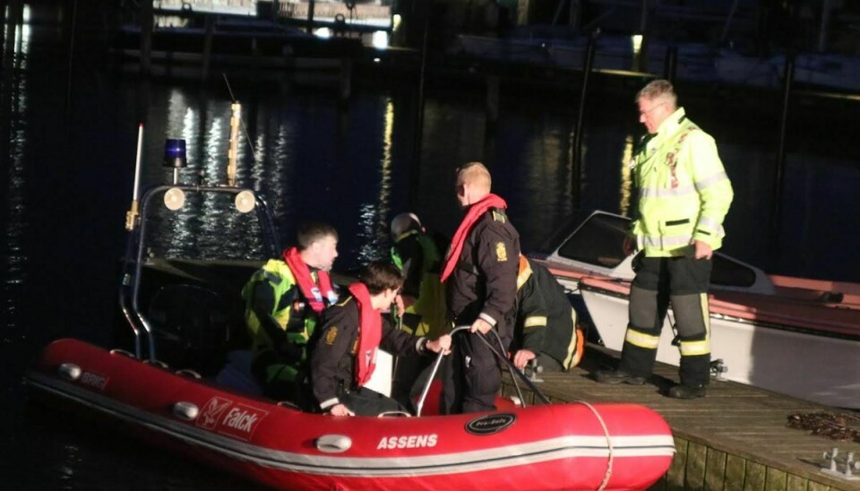 Fyns Politi drager mod øen i en mindre båd