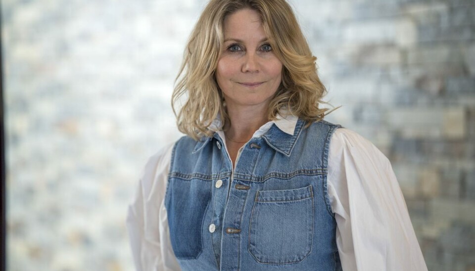 Anne Louise Hassing blev uddannet fra Statens Teaterskole i 1997 og har medvirket i en række danske spillefilm som Lars von Triers dogmefilm 'Idioterne' fra 1998 og Thomas Vinterbergs 'Jagten' fra 2012. Derudover har hun medvirket i flere danske tv-succeser som 'Krøniken' og 'Badehotellet'. Anne Louise Hassing blev uddannet fra Statens Teaterskole i 1997 og har medvirket i en række danske spillefilm som Lars von Triers dogmefilm 'Idioterne' fra 1998 og Thomas Vinterbergs 'Jagten' fra 2012. Derudover har hun medvirket i flere danske tv-succeser som 'Krøniken' og 'Badehotellet'.