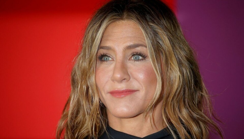 Det bliver uden Jennifer Aniston, når der søndag skal uddeles EMMY Awards i Los Angeles.