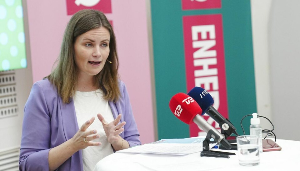 Politisk ordfører for Enhedslisten, Mai Villadsen, stoler på, at partiets landskontor håndterer de sager om dårligt arbejdsmiljø, som der er. Hun understreger, at det er landskontorets ledelses ansvar. Politisk ordfører for Enhedslisten, Mai Villadsen, stoler på, at partiets landskontor håndterer de sager om dårligt arbejdsmiljø, som der er. Hun understreger, at det er landskontorets ledelses ansvar.