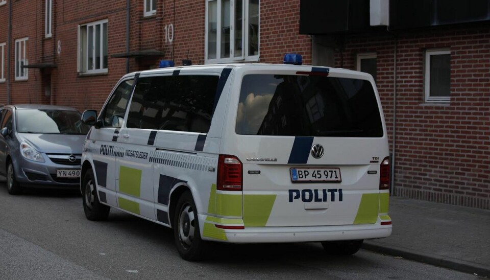 Politiet anholder 27-årig efter knivopgør i Esbjerg Politiet anholder 27-årig efter knivopgør i Esbjerg