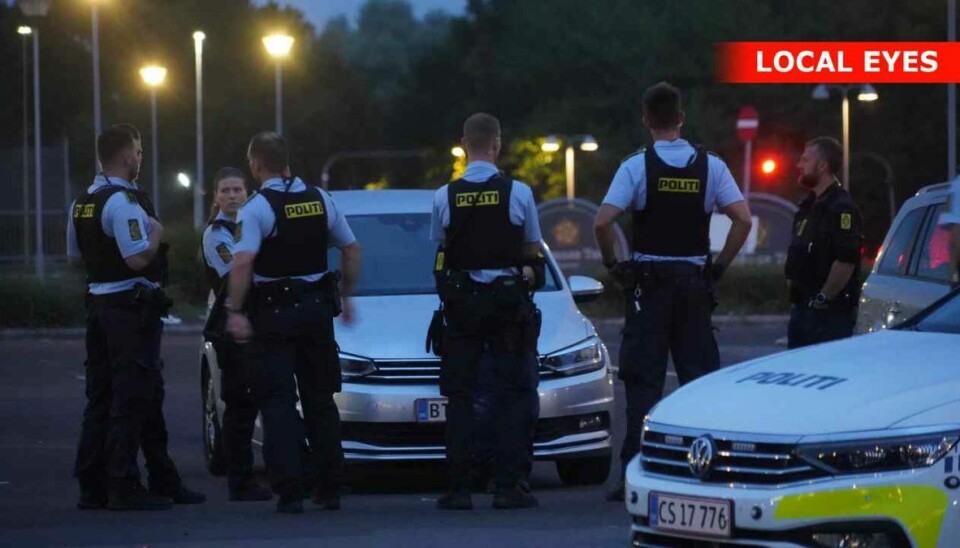 Politiet er fredag aften til stede i bydelen Vollsmose