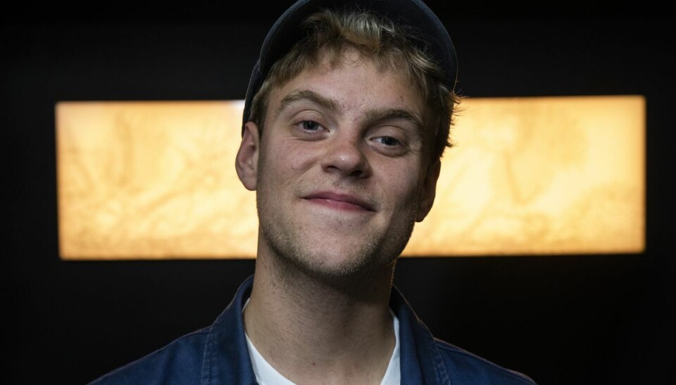 Hjalmer har slået sit eget navn fast og har været en del af den danske musikscene siden 2019, hvor han udgav sin debutplade, 'Midt i en drøm eller noget der ligner'. Hjalmer har slået sit eget navn fast og har været en del af den danske musikscene siden 2019, hvor han udgav sin debutplade, 'Midt i en drøm eller noget der ligner'.