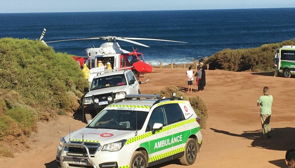 Mange kæmpede for at redde mandens liv. Fotoet er er ikke taget i forbindelse med den konkrete sag, men stammer fra et tidligere haj-angreb i Australien.