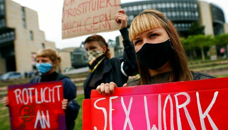 Torsdag gik sexarbejdere på gaden i protest over, de fortsat ikke må arbejde. KLIK VIDERE OG SE FLERE BILLEDER. Foto: REUTERS/Thilo Schmuelgen