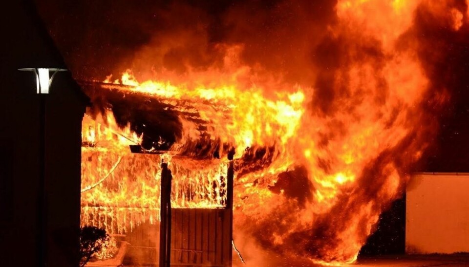 En 18-årig kvinde er sigtet for at påsætte en brand ved et bosted i Vrå. Kvinden er nu indlagt på psykiatrisk afdeling. En 18-årig kvinde er sigtet for at påsætte en brand ved et bosted i Vrå. Kvinden er nu indlagt på psykiatrisk afdeling.