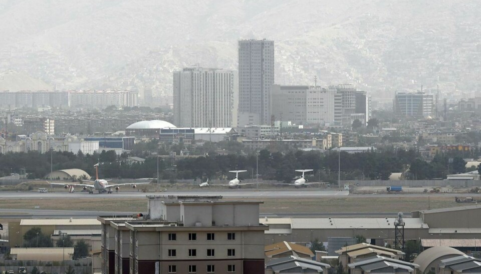 Amerikanerne oplyser, at Kabuls lufthavn er under beskydning.