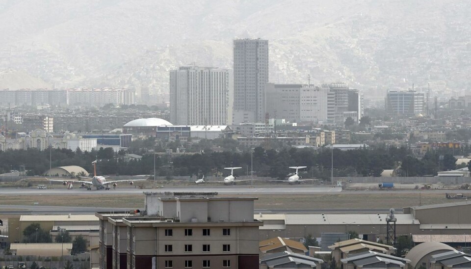 Amerikanerne oplyser, at Kabuls lufthavn er under beskydning. Amerikanerne oplyser, at Kabuls lufthavn er under beskydning.