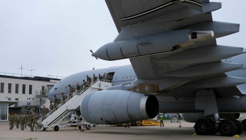 Soldater fra den britiske hær lander lørdag på flybasen Brice Norton i Oxfordshire efter endt mission i Kabuls lufthavn.