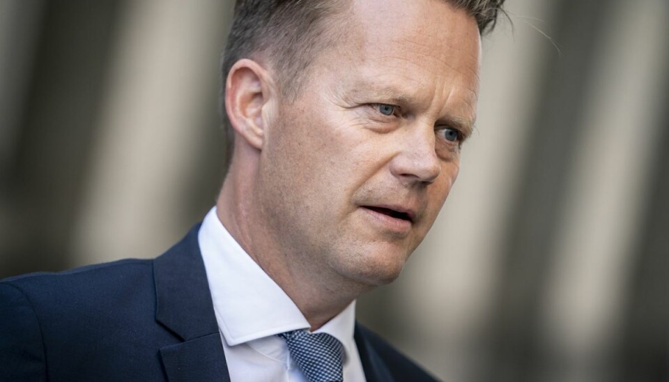 Udenrigsminister Jeppe Kofod (S) vil ændre udenrigstjenesten for at føre værdibaseret udenrigspolitik, men Enhedslisten og Venstre har svært ved at se værdierne. (Arkivfoto)