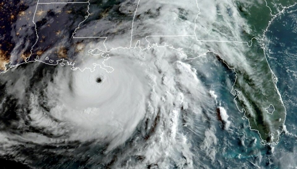 Satellitfoto af orkanen Ida, som har fået alarmklokkerne til at ringe i USA's delstater, der har kyst ud mod Den Mexicanske Golf. Orkanen ramte land ved 19-tiden dansk tid ikke langt fra byen New Orleans.