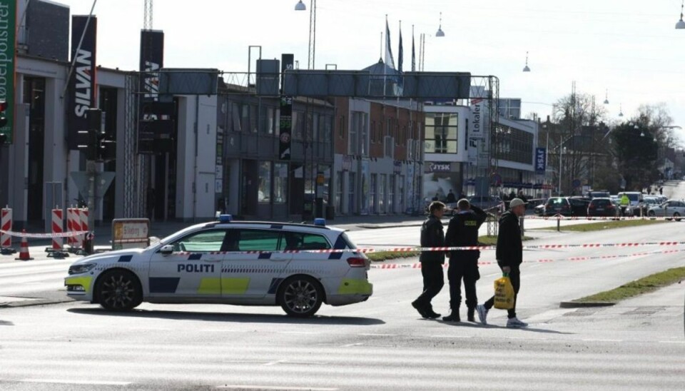 Skyderi på åben gade: Sigtet for drabsforsøg