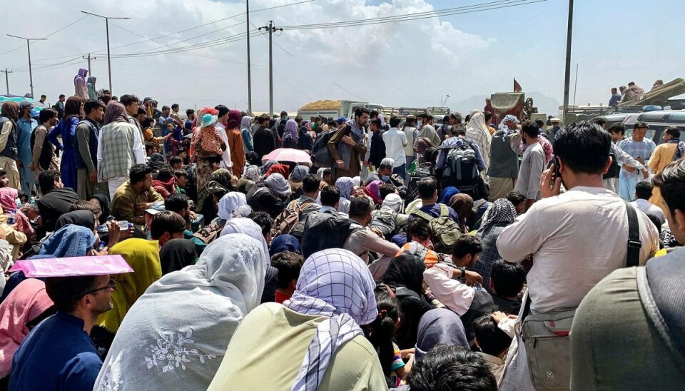 Det er fortsat så godt som umuligt at mase sig frem til Kabul Lufthavn. Danske myndigheder melder om kø i dagevis Det er fortsat så godt som umuligt at mase sig frem til Kabul Lufthavn. Danske myndigheder melder om kø i dagevis