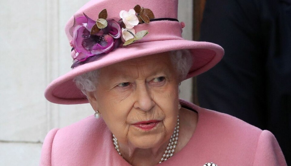 Den britiske dronning pudser nu sine jurister på Harry og Meghan. Den britiske dronning pudser nu sine jurister på Harry og Meghan.