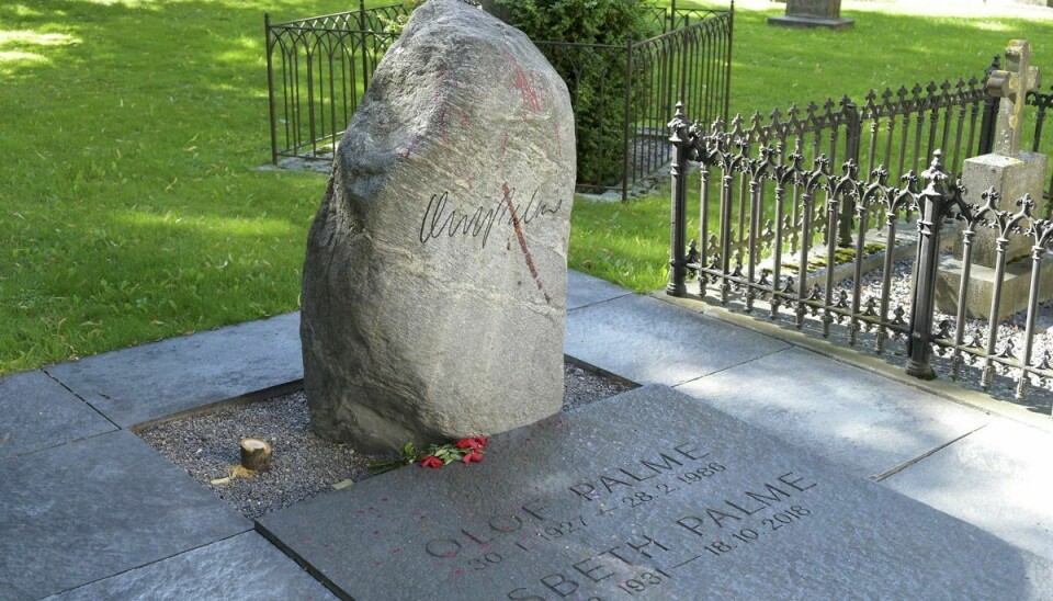 Olof Palmes grav i Stockholm er blevet vandaliseret.
