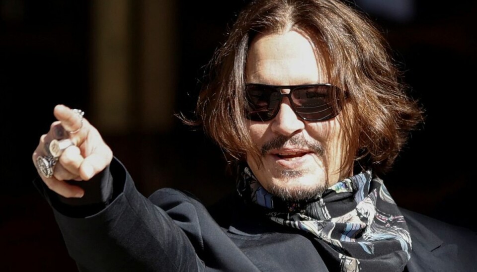 En dommer i Virginia, USA, har netop fastslået, at Johnny Depp kan fortsætte med en sag om æreskrænkelse mod sin ekshustru Amber Heard. En dommer i Virginia, USA, har netop fastslået, at Johnny Depp kan fortsætte med en sag om æreskrænkelse mod sin ekshustru Amber Heard.