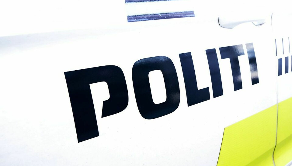 Syd- og Sønderjyllands Politi leder efter føreren af en bil, der er endt i et træ nord for Sønderborg. Eneste spor af personen er blod på forruden.