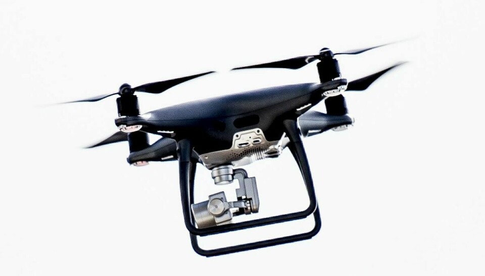 Dronen, der blev styret af en belgisk turist, fløj alt for tæt på flyvebasen i Skrydstrup. Det kostede ham en bøde på 3.500 kroner. Arkivfoto.