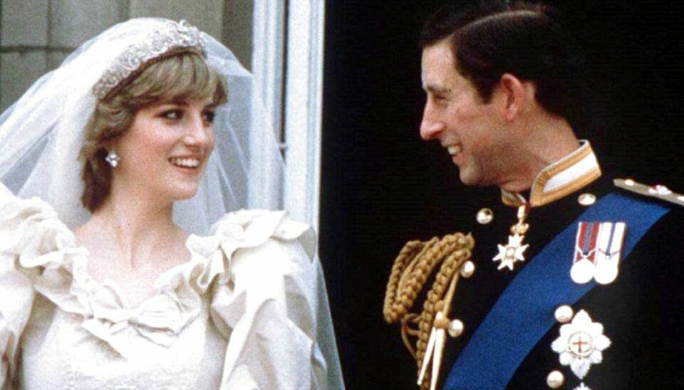 Det var den 29. juli 1981, prins Charles og Diana blev gift. Det er således et stykke 40 år gammelt kage, man kan blive den lykkelige ejer af. Foto: Foto: STR New/Ritzau Scanpix)